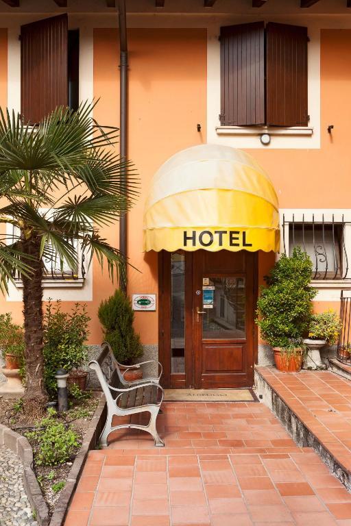 Hotel Antica Fonte Brescia Bagian luar foto